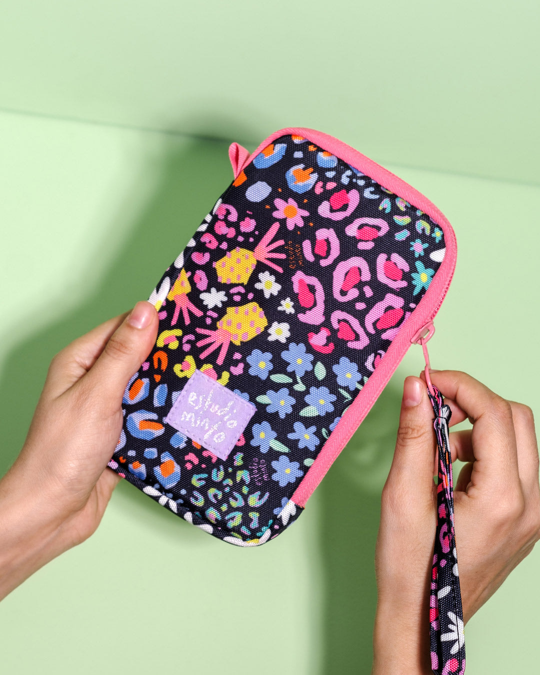 Cell Wallet Savage Flora