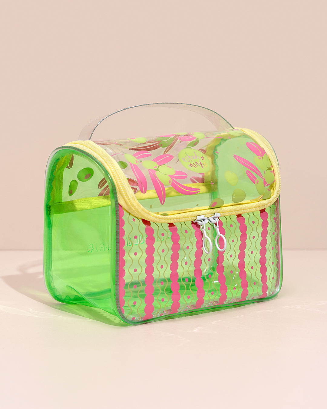 Neceser de Viaje Mediano Green Olives en vinilo translúcido rosa con estampado frutal y asa superior